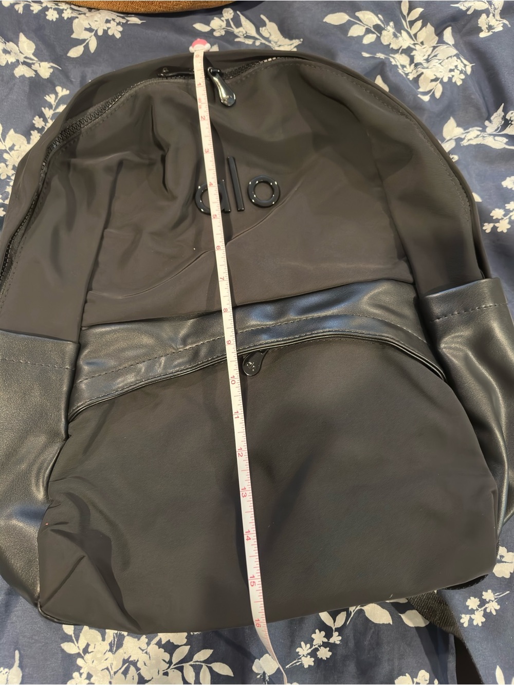 ALO Yoga Black Backpack with Subtle Logo - Picture 4 of 6